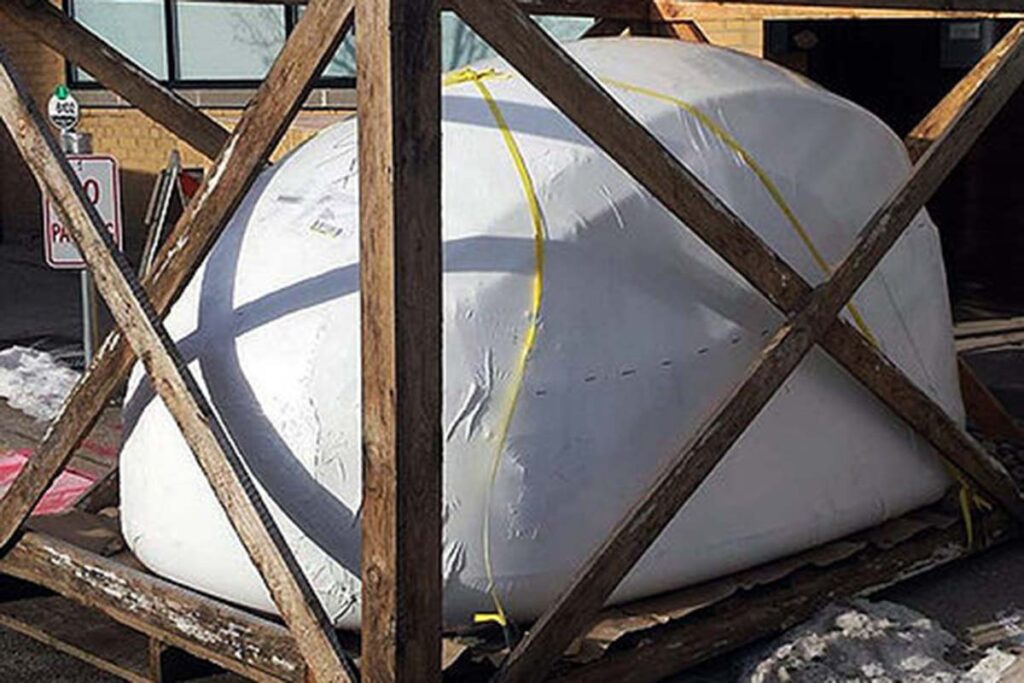 Float tanks being loaded